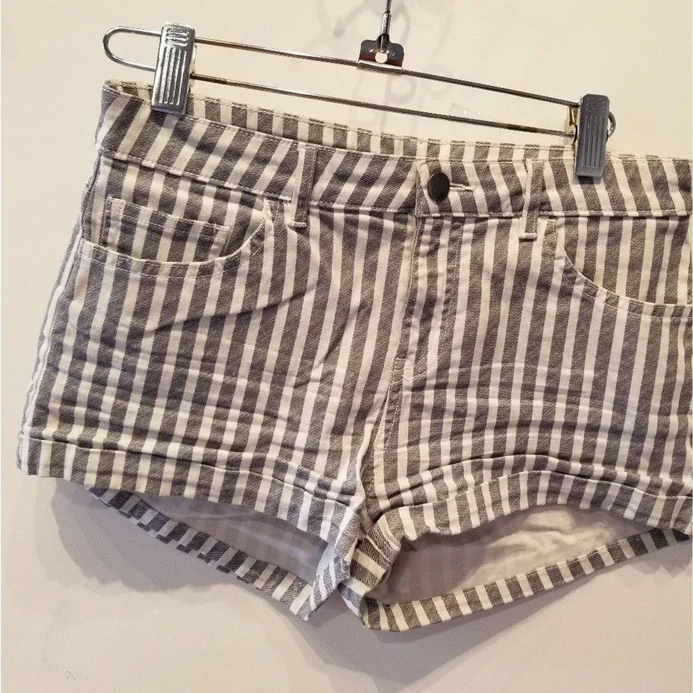 H&M‎ White & Blue High Waisted Striped Shorts Size 4
